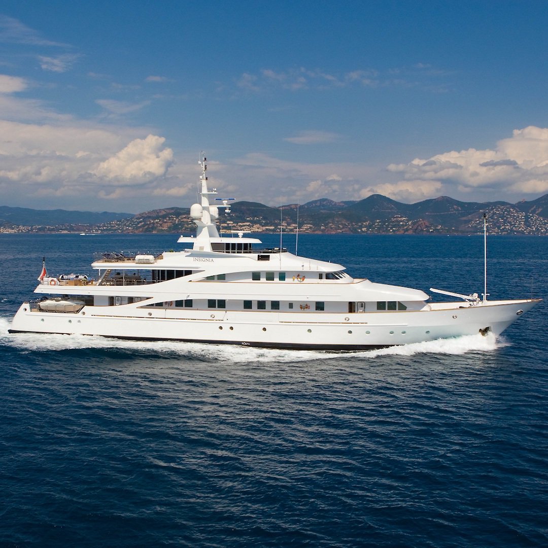 Yachtzoo's tweet photo. It may only be five days since we shone the spotlight on M/Y INSIGNIA, but with a €1million price reduction, this luxury 55.6M superyacht yet again makes our yacht of the day. #luxuryyacht #yachtpurchase #yachtzoo #yachtoftheday https://t.co/y7Siqfhi5r