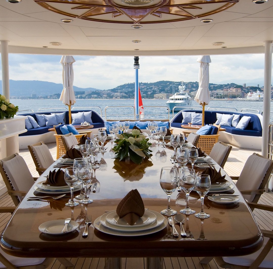 Yachtzoo's tweet photo. It may only be five days since we shone the spotlight on M/Y INSIGNIA, but with a €1million price reduction, this luxury 55.6M superyacht yet again makes our yacht of the day. #luxuryyacht #yachtpurchase #yachtzoo #yachtoftheday https://t.co/y7Siqfhi5r