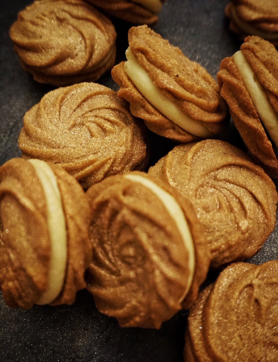 Looking forward to visiting the new <a href="/BBCBerkshire/">BBC Berkshire</a> studios this morning alongside my #CoffeeClub companions <a href="/chrisbakestogo/">Christine Wallace</a> and @sarahwradio. This morning as Christmas draws near, I’ve baked some Spiced Viennese Whirls filled with Lemon Curd Mincemeat and Brandy Buttercream!