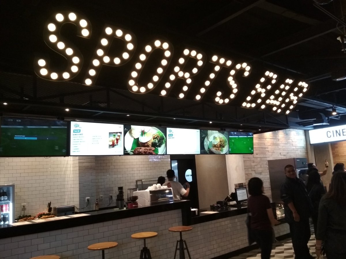 moviegoersID's tweet photo. Halo, kita lagi hadir di Grand Opening CJ @CGV_ID FX, ini merupakan site ke-50 mereka di Indonesia dengan konsep #PlayActiveCinema .
Fasilitas ini terdiri dari Sports Hall, Sport-Bar dan Rumah Kreasi
#SeruBarengCGV https://t.co/mFlOCscIRV
