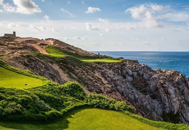 BrianOarGolf's tweet photo. If you looked behind from my previous post. 😲 📷 @brianoar 😲
#brianoar #golfartwork #artofvisuals #canonusa https://t.co/GGIqGjFnv5 https://t.co/SGvpbzTwDq