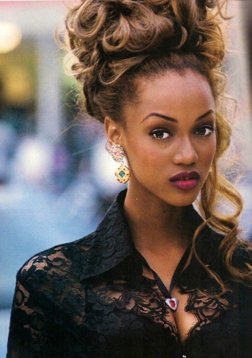 Happy 45th Birthday to the legendary Tyra Banks! 
