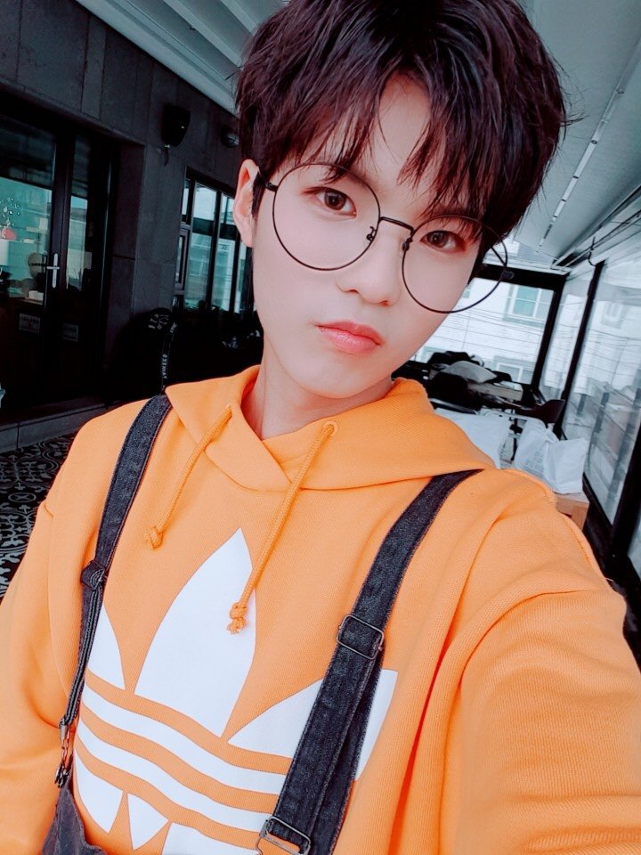 DIA_CRUNCH's tweet photo. [#현우] 안녕 디아나~~ 어제 찍은 사진들 좀 가져와봤어요^^ 그럼 우리 디아나 오늘 하루도 파이팅 디크런치 오늘 쇼챔도 파이팅~~~!
#디크런치 #디아나 #쇼챔피언 #데일리 https://t.co/0ZWwtjR7IS