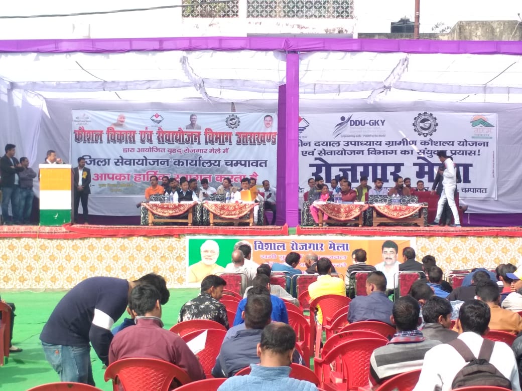 ddu_gky's tweet photo. Rozgar Melain #convergence with Dep of Employment is being held in Uttarakhand. The first mela in Champawat witnessed participation from 25 companies.More than 14,00 youth participated, out of which 778 got short listed, 211 got letter of intent. 
@MoRD_GOI @NIRDPR_DDUGKY https://t.co/ZFCp2xRzSA