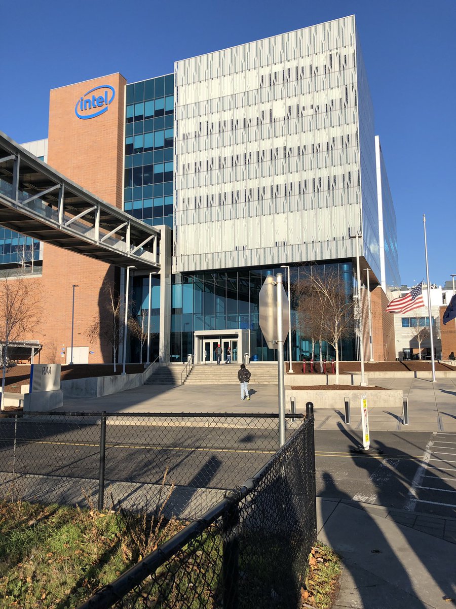 cesarcer's tweet photo. Keynote at Intel done! Thanks @bsdaemon and team for the opportunity! https://t.co/NoDB7GWeXO