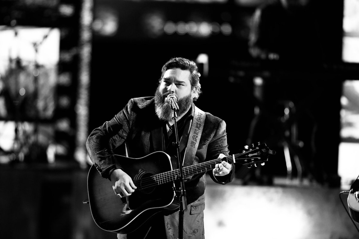 MissingLynxx's tweet photo. Just told Alexa, play @davefenley :) Made this cold winter night warm and cozy #thevoice @BlakeShelton #TeamBlake #TeamBlakealways https://t.co/DVRPiqzdTd