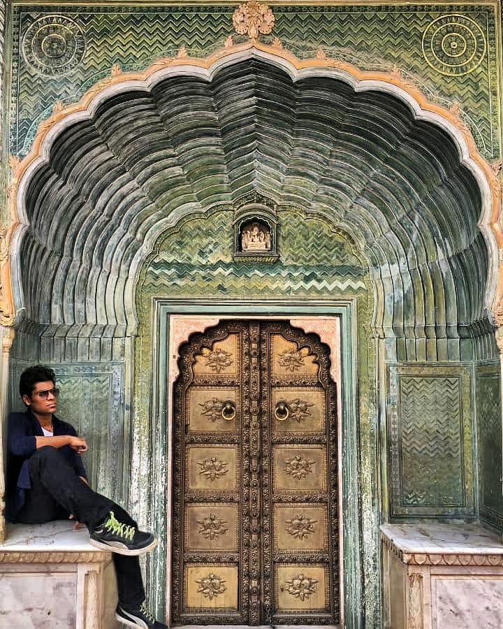 When life closes a door... strike a pose!
#jugaadpeswaad