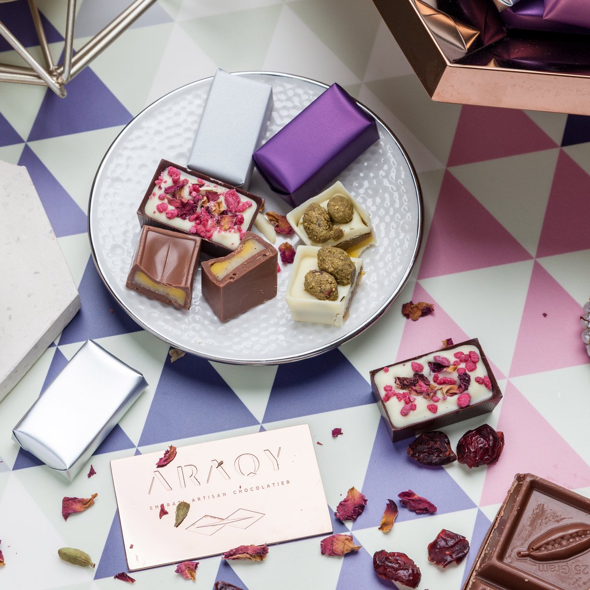 AraqyChocolate's tweet photo. هل سبق وتذوقت الشوكولاته بالزعفران؟ 
Have you ever tasted chocolate with saffron? It tastes as great as it sounds!
#أراقي
#araqy https://t.co/9jcTHiDPjD