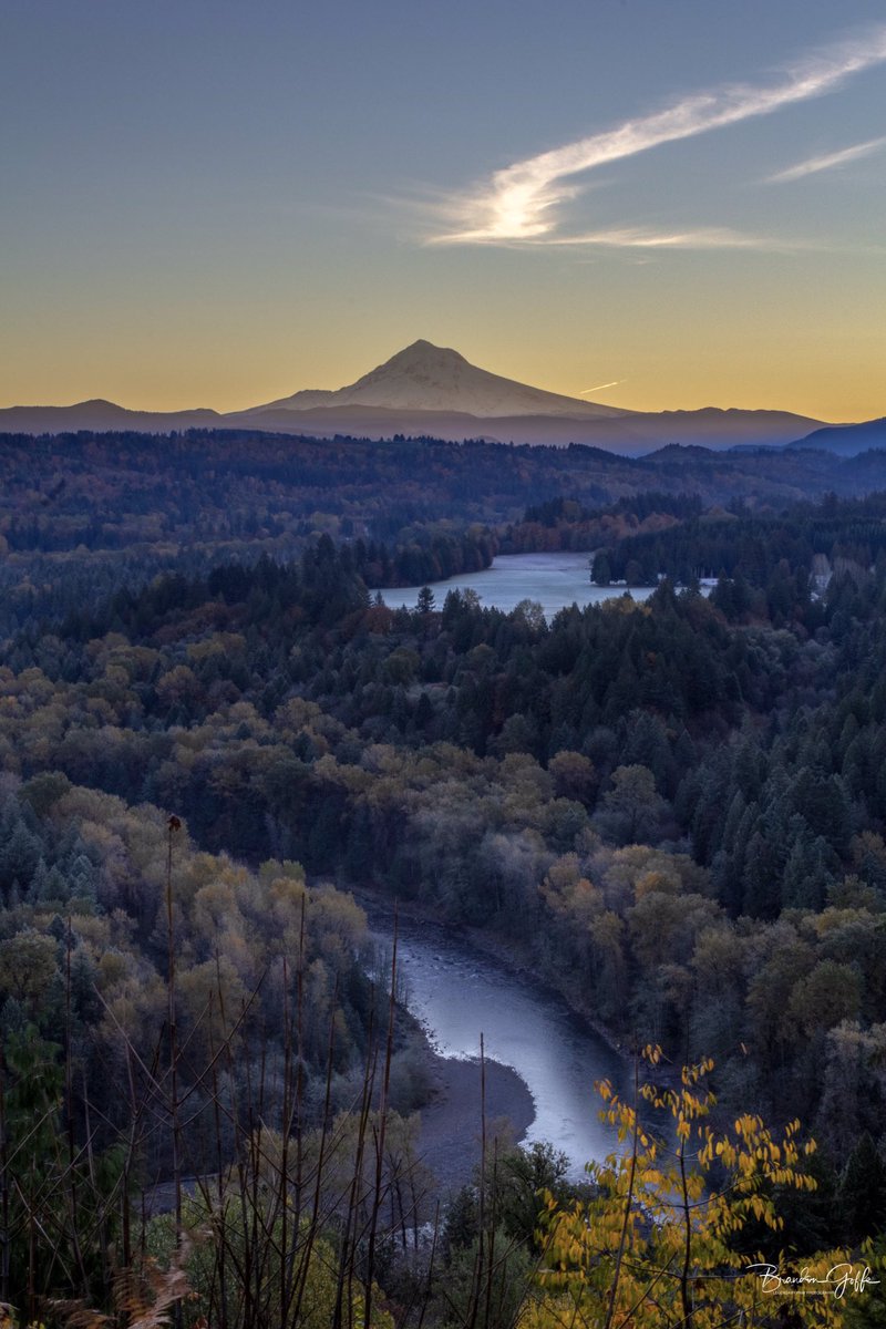 LegendaryPnw's tweet photo. Frosty Sunrise.
#sunrise #mthood #oregon #pnw #pnwonderland #scenic #view #kgwweather #canonfavpic #frosty #view #WinterIsComing #oregonphotographer #pdx #pdxphotographer #landscapephotography https://t.co/DGSkeM3zJK
