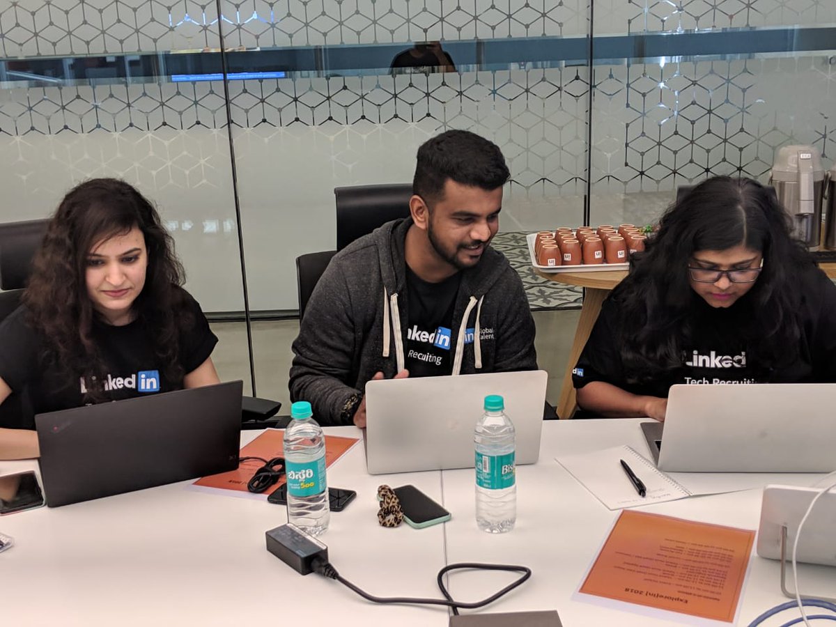 ImSyedShadab's tweet photo. Team "Chain Sourcers" is doing some intense talent sourcing #ExploreIN18 #Linkedinlife https://t.co/c0yAmYcvCi