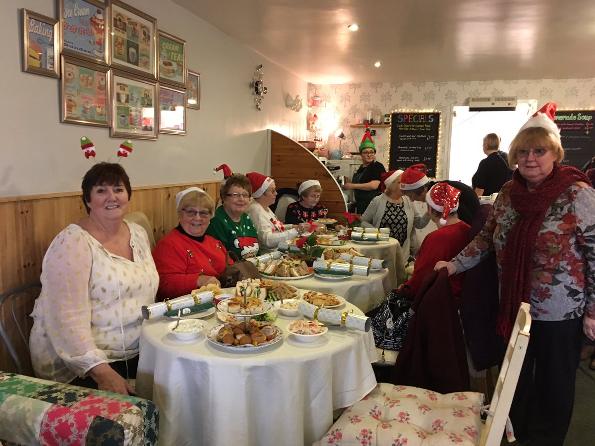 HandKnittedLove's tweet photo. @retailmentoring @JJM_Ealing @stellaparkes @GreenCityCoop @great_oil @disruptordavies @bedfordclanger @HopesofLongtown @carlislehour @JoannaBlythman Sorry missed last night busy completing an order my day was spent with ladies who knit & knatter in the morning then we were ‘ladies wot lunch’ for our Christmas buffet luncheon at our old venue, here’s wishing you all the best! #Willowtreecafe @Gleaveshgc #indiehour #Frodsham https://t.co/vP4XYaaxkR