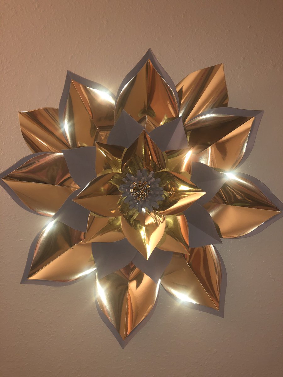 Just finished a gold and grey giant paper flower for a customer. It's gorgeous 😍
#paperflowerwall  #paperflorist  #paperroses  #paperdecor  #paperflower  #paperflowersbackdrop
