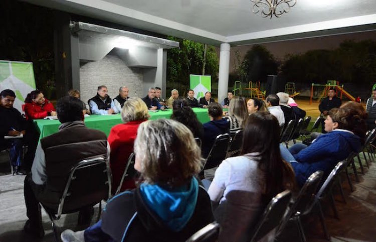 eitmediaglobal's tweet photo. Prosiguen las visitas a diversos sectores por parte de #CésarGarza
Lee más: https://t.co/CO9ywiN172

// #EitLocal #NuevoLeón @cesargarzav https://t.co/vunWGAXai8