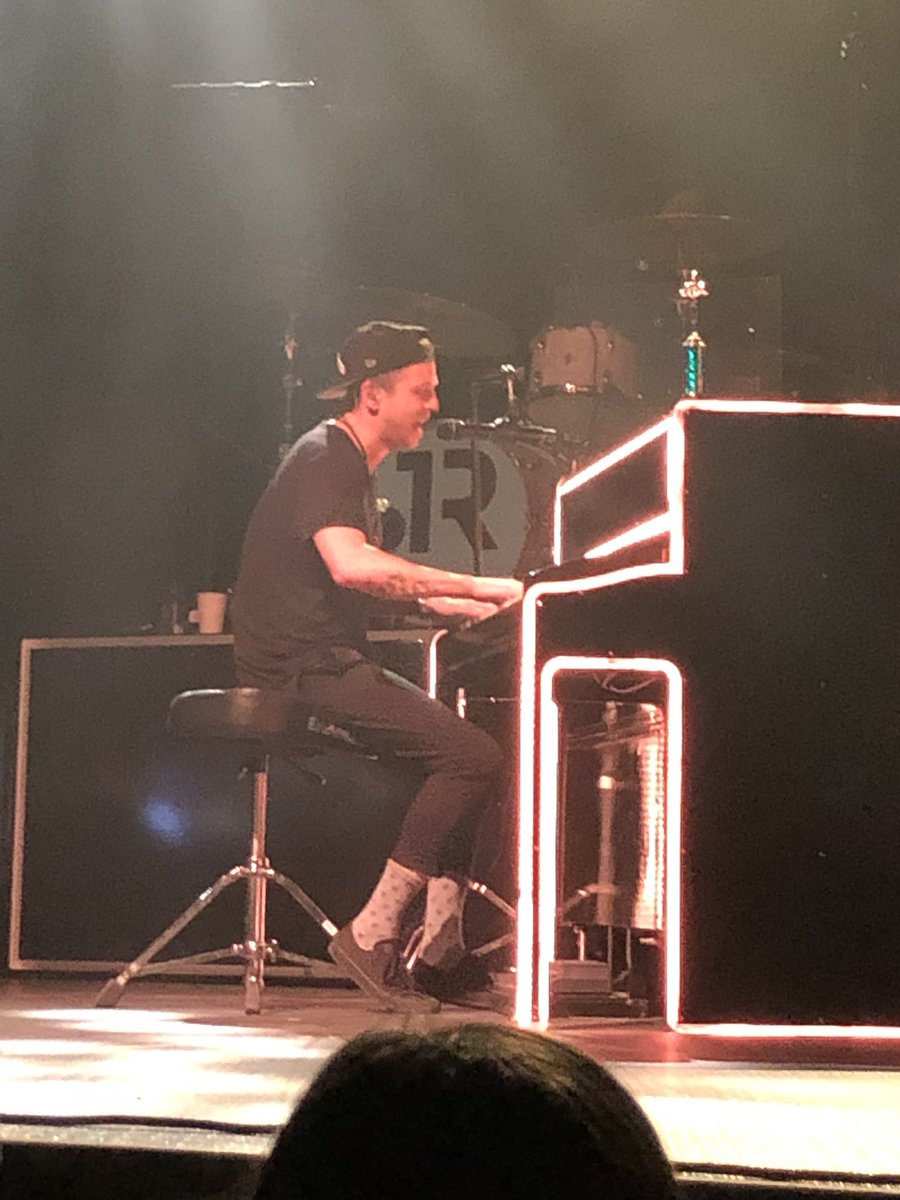patymilhomens's tweet photo. What an amazing night! Thank you @OneRepublic @RyanTedder @browndown @ZachFilkins @WillettBrian @brentkutzle Eddie Fisher! #AliceinWinterland #1RLive #thebestcrowdintheUSA https://t.co/lichJTtiMx