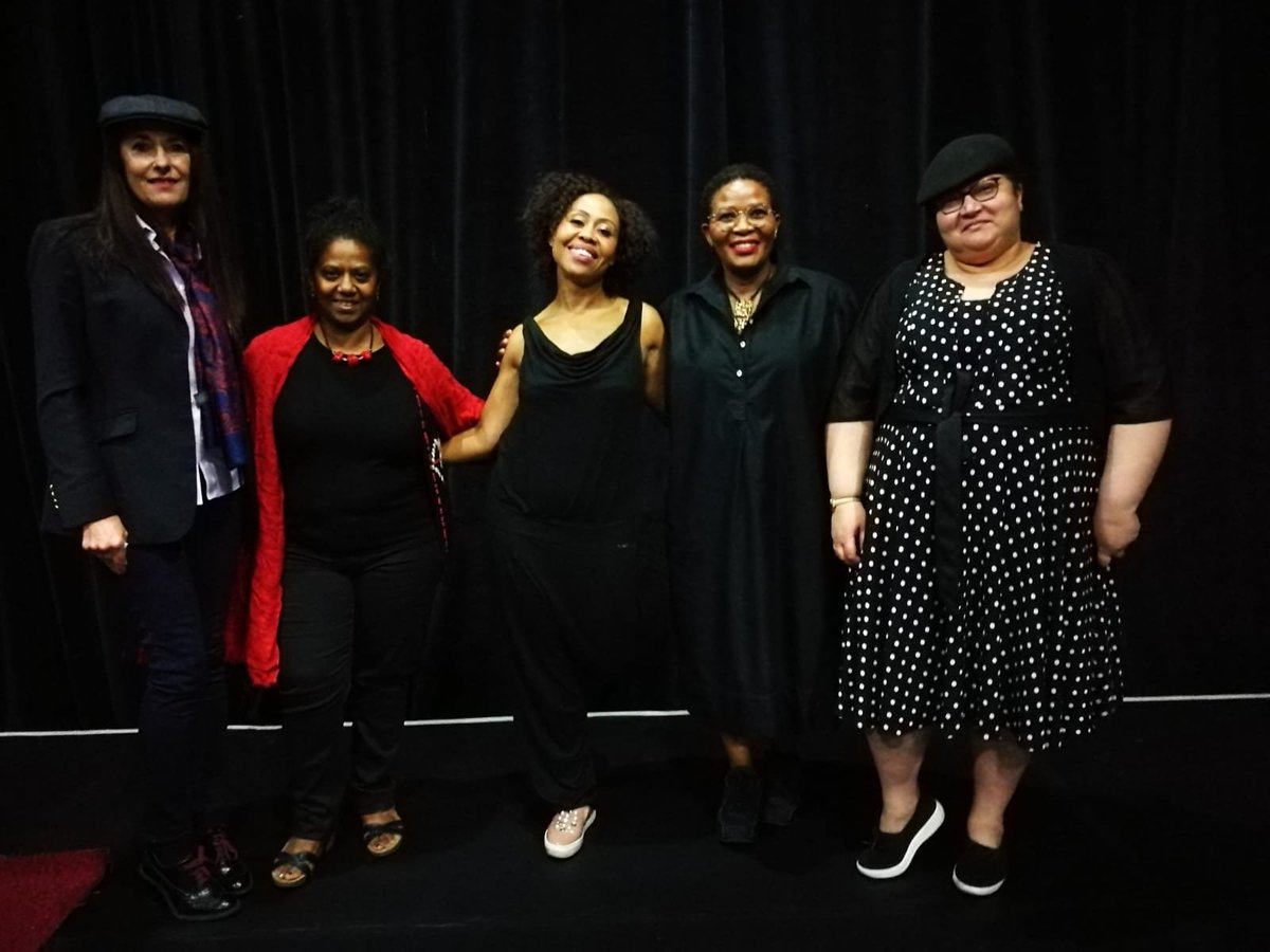 ArtsAliveJoburg's tweet photo. Group photo after Friday's panel discussion on Writing the Truth in Contested Times, a challenging yet uplifting session with #ChrisSteyn, @RediThlabi & @nombonisogasa & #AWWS18 curators @Lisacomb & #RoshnieMoonsammy
See you tomorrow!
#WritersWednesday https://t.co/QShClicLqT