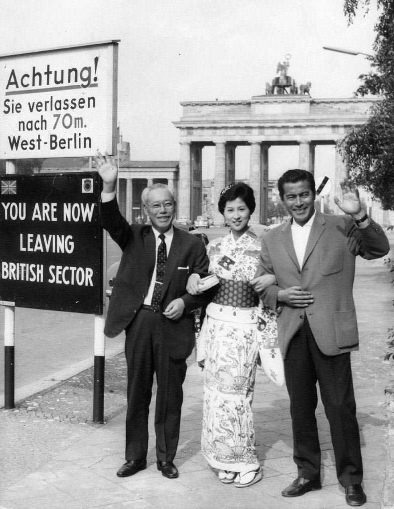 Happy birthday, Kyôko Kagawa!

Seen here with Takashi Shimura and Toshirô Mifune in Berlin. 