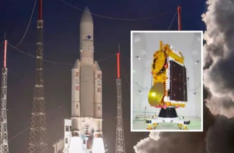 RCThaneEast's tweet photo. ISRO’s heaviest satellite launched, will increase internet speed.
France headquartered Arianespace on tuesday successfully launched GSAT-11, the heaviest satellite built by ISRO from it’s port at french guiana. The satellite with a mission life of 15 years.
#rcte
#ISRO https://t.co/eNdWvLg2U0