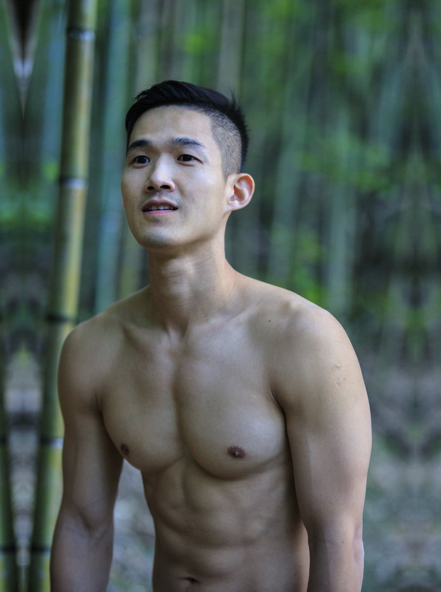 peng_andward's tweet photo. 用一種電影的色調 訴說故事，在芒花與竹林之間 
#malemodel #PicOfTheDay 
【男神遊園地 Male Photography】IG: andward https://t.co/ORfx48FEi0