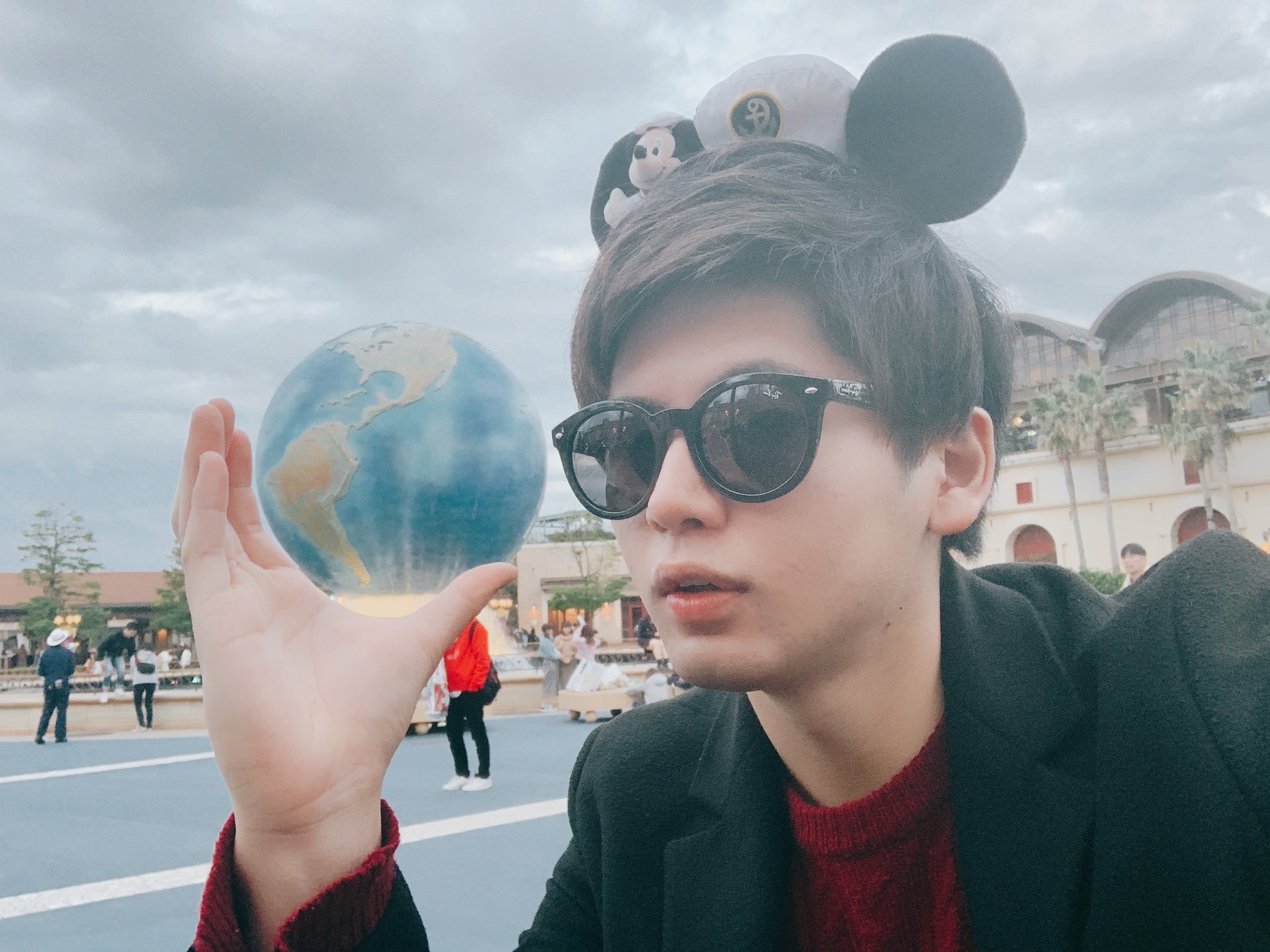 砂川信哉 友達が来ないのでずっと1人ディズニーしてます しんどい T Co Nhygpokotp Twitter