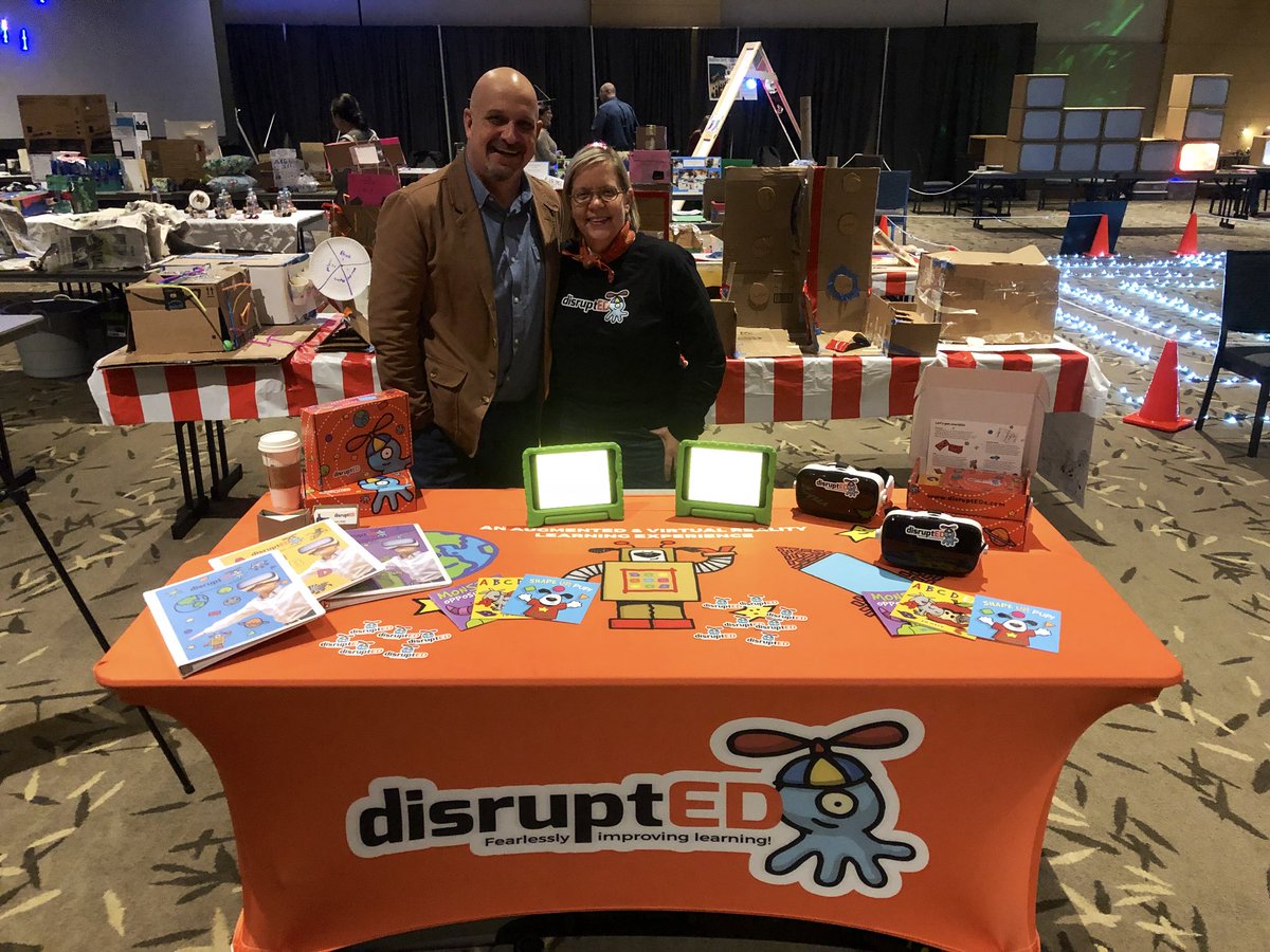 ryan_kurada's tweet photo. Thank you to @disrupted_x for your incredible demonstration of #VirtualReality and #AugmentedReality at #MakerWorld2018. Excited to see one of my kindergarten students take home a kit! Happy reading in the virtual world! https://t.co/g05MUugFjj