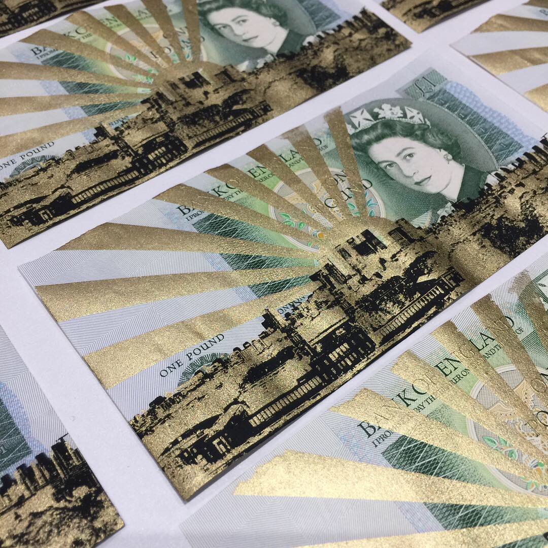 iamjaysonlilley's tweet photo. #JaysonLilley Royal #Greenwich
#HandPulled #ScreenPrint with #GoldLeaf, #LimitedEdition of 50
Printed on #oldschool #onepoundnote, special @art_car_boot_fair price of just ยฃ80 available this Sunday #artcarbootfair #vauxhall #london @theworkshopldn ....more info @SmithsonGallery https://t.co/iwgoA6TylV