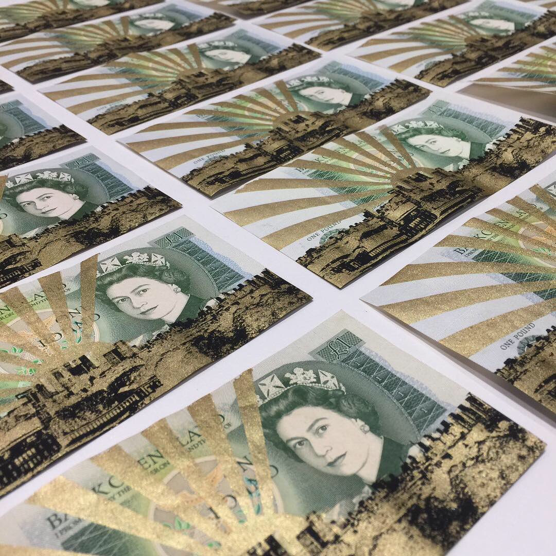 iamjaysonlilley's tweet photo. #JaysonLilley Royal #Greenwich
#HandPulled #ScreenPrint with #GoldLeaf, #LimitedEdition of 50
Printed on #oldschool #onepoundnote, special @art_car_boot_fair price of just ยฃ80 available this Sunday #artcarbootfair #vauxhall #london @theworkshopldn ....more info @SmithsonGallery https://t.co/iwgoA6TylV