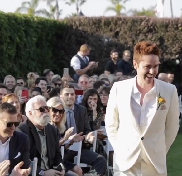 BYEAlerts's tweet photo. Connor &amp; Riley at their friends' wedding https://t.co/5GJJXsI7d3