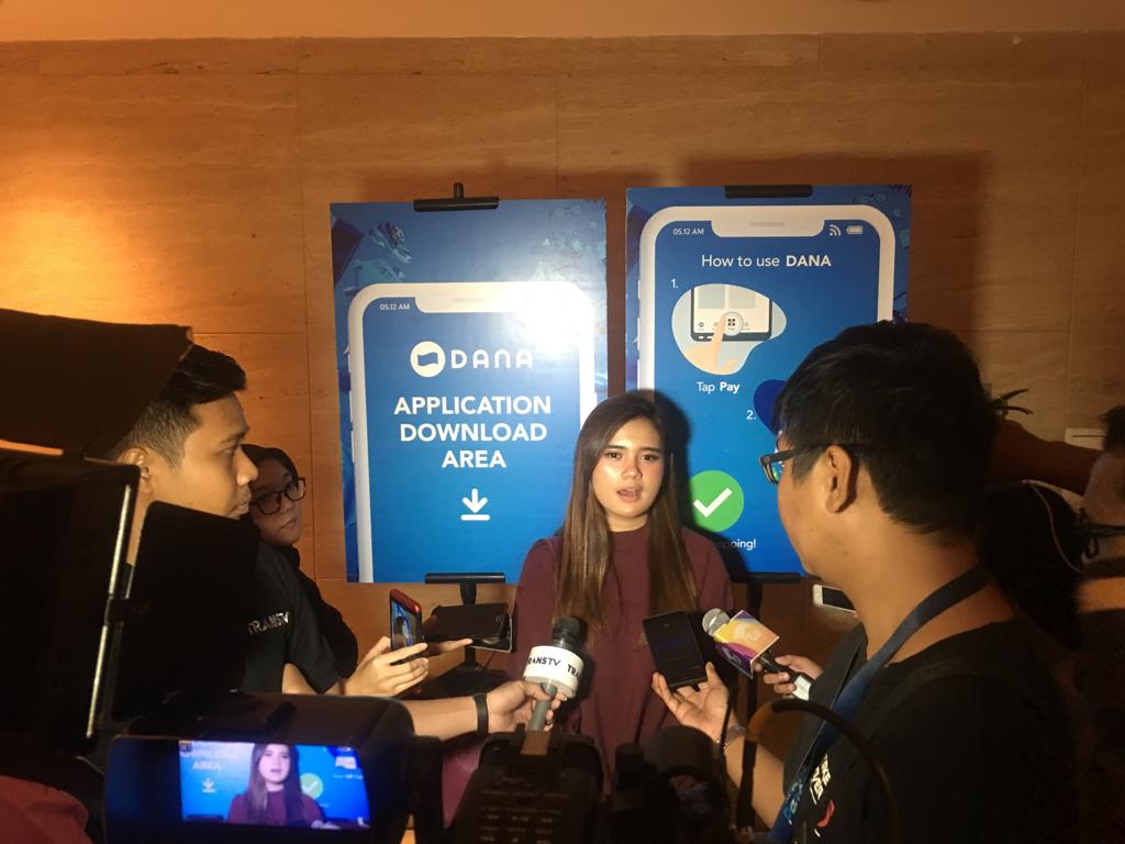 danawallet's tweet photo. Grand Launching DANA juga dihadiri oleh @audimarissa_ lho! Audi terkesan dengan DANA dan berbagai fitur yang dihadirkan DANA dalam kemudahan bertransaksi. #LifeWithDANA #DANAIndonesia #GantiDompet https://t.co/NVjs6A43D3