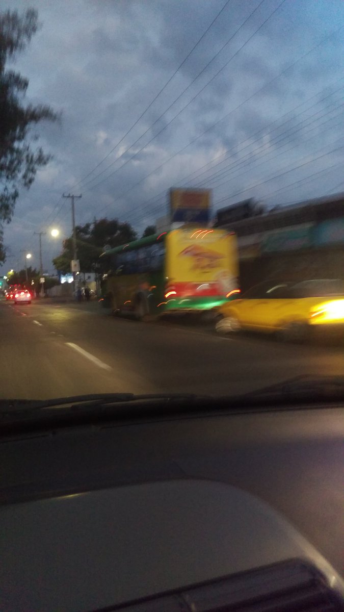 dannielucoyanez's tweet photo. Alguien sabe donde puedo denunciar a un camionero ruta 25 S0025, por intento de atropello en la secundaria 61 @MovilidadJal @sistecozome https://t.co/UefhdoeCSD