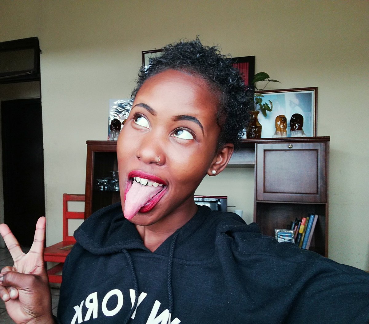 cocoaxkush's tweet photo. still cant believe i chopped most of my hair off. Feels good tho😏 #BlackTwitterMovement #NaturalHairTwitter #naturalhair https://t.co/bHgzNGxdMi