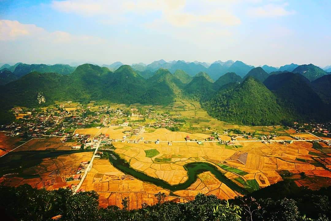WorldlyNerd's tweet photo. There are times when words simply cease to be sufficient...
#travel #nomad #coupletravel #phuot #wanderer #notallwhowonderarelost #hike #mountains #valley #ricepaddy #river #BacSon #Vietnam #Asia #seasia #village #beauty #WorldlyNerd https://t.co/HCJqZSn57u