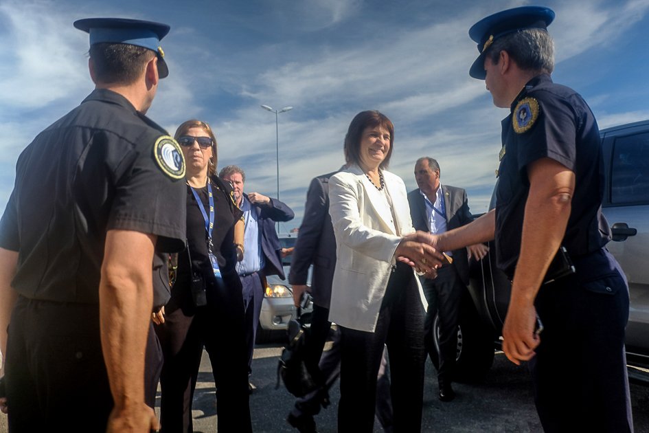 La resolución de la ministra Bullrich, además de consagrar la doctrina Chocobar, anticipa la estrategia electoral de Cambiemos: pánico moral y chivos expiatorios p/ intentar retener el gobierno en 2019.  "Pánico electoral", por Esteban Rodriguez Alzueta revistaajo.com.ar/notas/12593-pa…