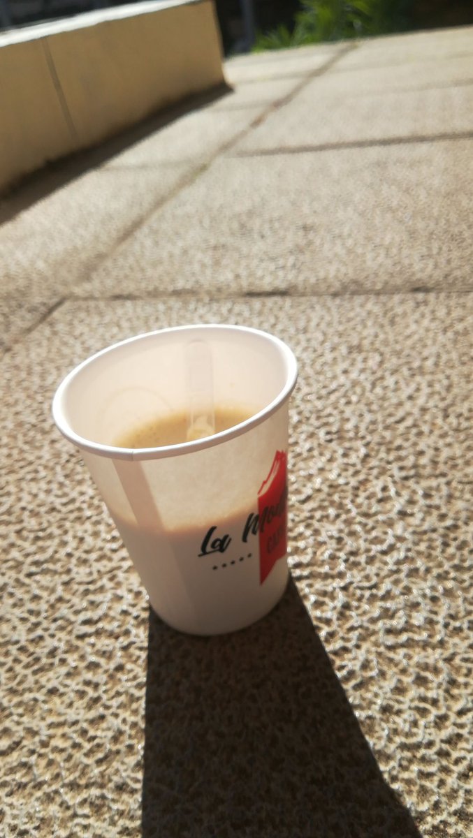 Café de máquina en la biblioteca con la opción de menos azúcar q me dejaba y aún así era empalagoso... No he podido elegir nada más. Nada de frutas o frutos secos, todo chuches, zumos o refrescos #LaObesidadEnCanariasEsEpidemia <a href="/edsaludca/">Edusaludcanarias</a> @CSanidadCanaria <a href="/infofeclap/">feclap</a> <a href="/Alisios70/">SaludCanarias</a>