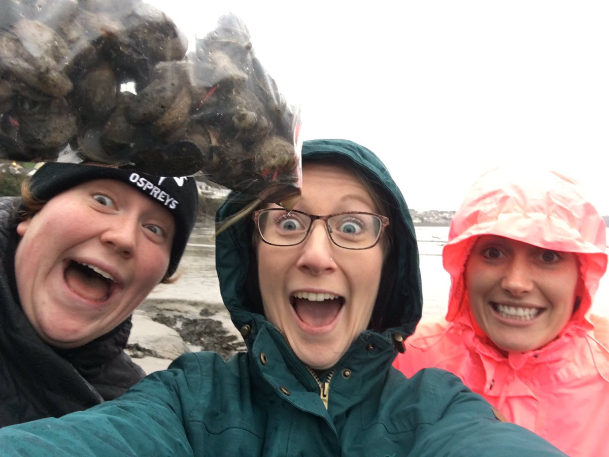Aukward_Jess's tweet photo. Oh my days! Look what we found ๐ CREPIDULA ๐๐ Finally! Phew, what a relief for @QEmma93! Time to celebrate with a cup of tea and hopefully a slice of cake ๐ฐ #successatlast #wefoundthem #hideandseekchampions #scientistswhoselfie #womeninscience #fieldwork #crepidulahunters https://t.co/3410ctwWbC