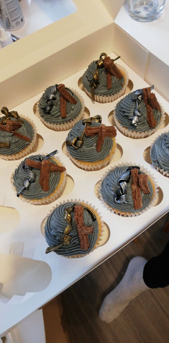 AutCre's tweet image. AI cupcakes are well under construction. Five flavours. 100-plus cakes. For #IBBSW tomorrow. See you there. #creativeAI #creativity #ads #AI