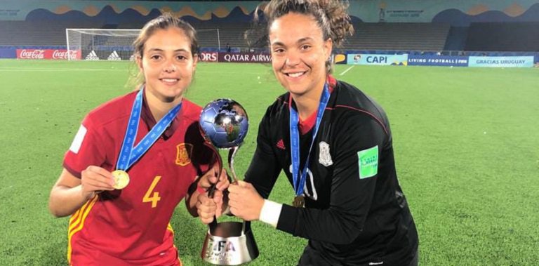 🏆🥇"Campeonas del Mundo" @teresamerida4 y María López 🙌🔝⚽🇪🇸
#Campeonisimas #Futfem #U17WWC
➡https://bit.ly/2zJvB1z