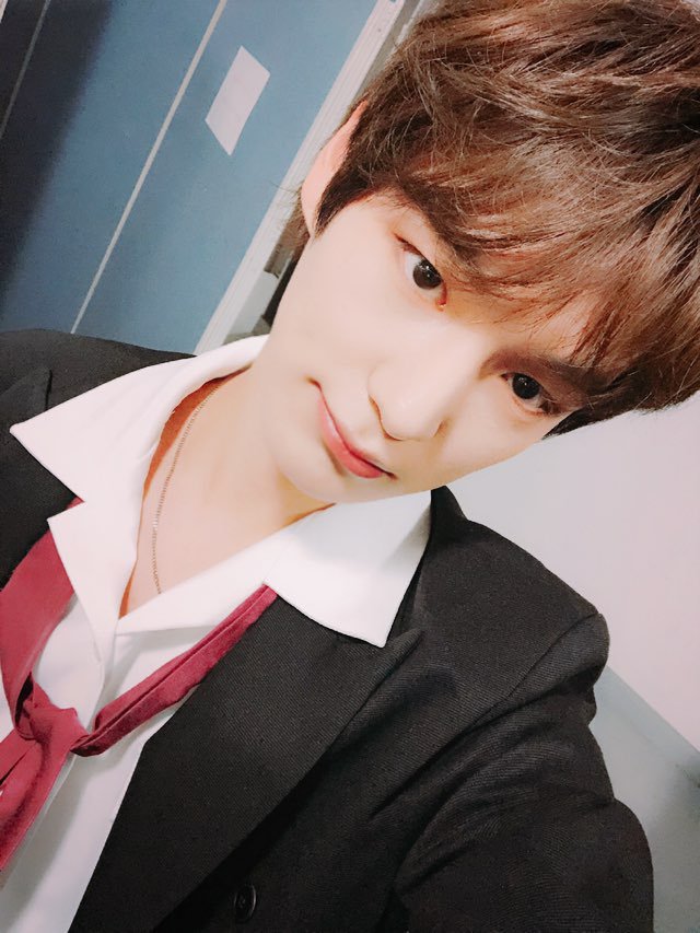 JLujis's tweet photo. @1theK #Blue12 the visual and the performance❤️❤️....Stan #VICTON , Stan #HEOCHAN https://t.co/iGjWCIJZqx