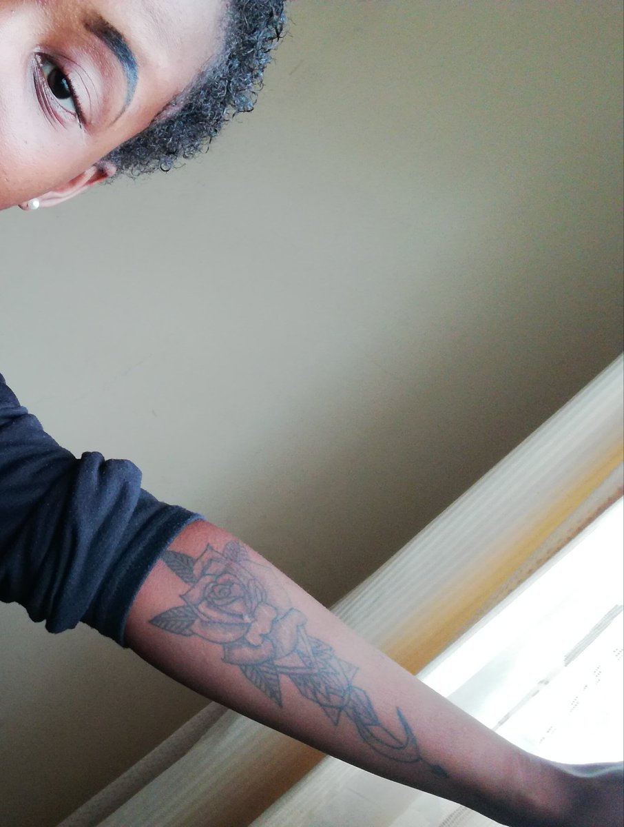 cocoaxkush's tweet photo. #TattsDecember always loved em'🌷🌹 #tattoolife .. been 2yrs https://t.co/IQB1B80U8I