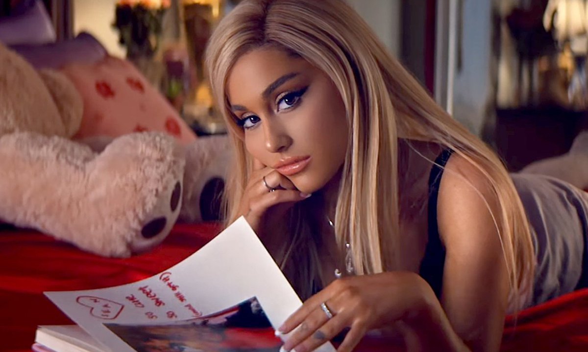 Women in pop are producing some of the smartest and most engaging music videos we’ve seen in a long time, says <a href="/yomiadegoke/">Yomi Adegoke</a> the-pool.com/arts-culture/m…