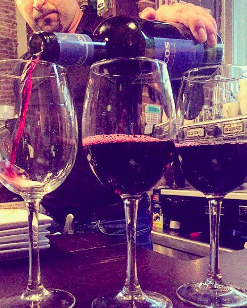 Tips para empezar bien un puente ☝🏻Salir del trabajo con ganas de pasar un buen rato 🤩. ✌🏻 Buscar buena compañía para empezar el puente 👯‍♂. ☝🏻✌🏻Venir a #Elcano a tomar una copa o una buena cena para empezar "a tope" 🍷🍸