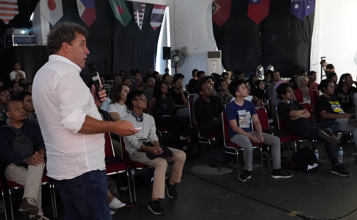 ARRIChannel's tweet photo. At @JAFFJogja, ARRI organized a #SkyPanel Master Class with Mr. Dave Brown (“Ghost in the Shell”), who shared his practical experience of using SkyPanels in his latest projects. At the ARRI Party, over 100 international filmmakers enjoyed a wonderful evening together. #JAFF2018 https://t.co/v3ov2i230z
