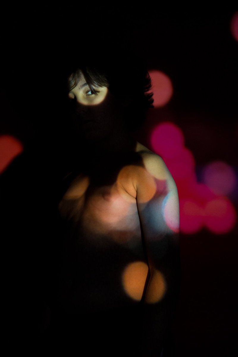 sandrinearons's tweet photo. Portraits with kids. #portraits #projector #colors #blackandwhite #kids #photography #PHOTOS https://t.co/0ony68QlX4