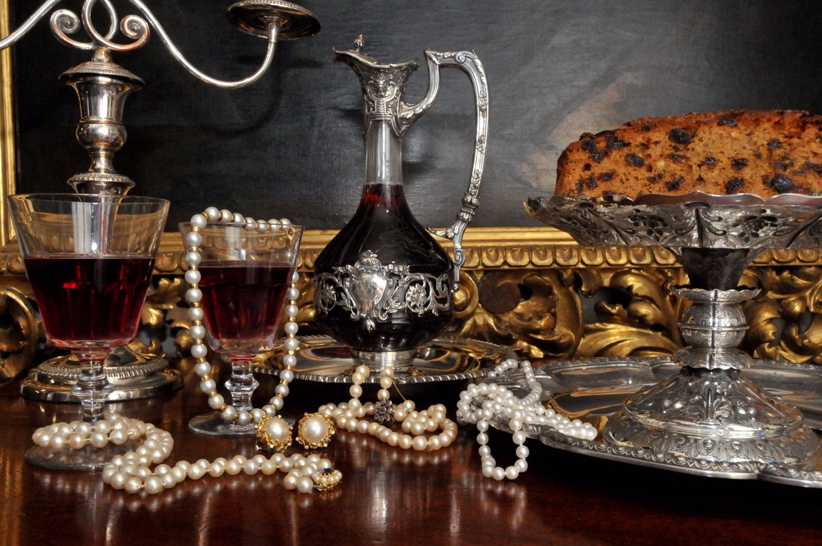 KaizenAntiques's tweet photo. Set the table, we’re nearly there...
#day5 #rochesterhighstreet #kaizenantiques #christmas #shopsmallbusiness #localjewelers #setthetable #christmascake #silverflatware #antiquehollowware #antiqueflatware #newviewstudios #setthescene #tabledecor #pearls #jewellery #gifts https://t.co/gqxd3YFTSM
