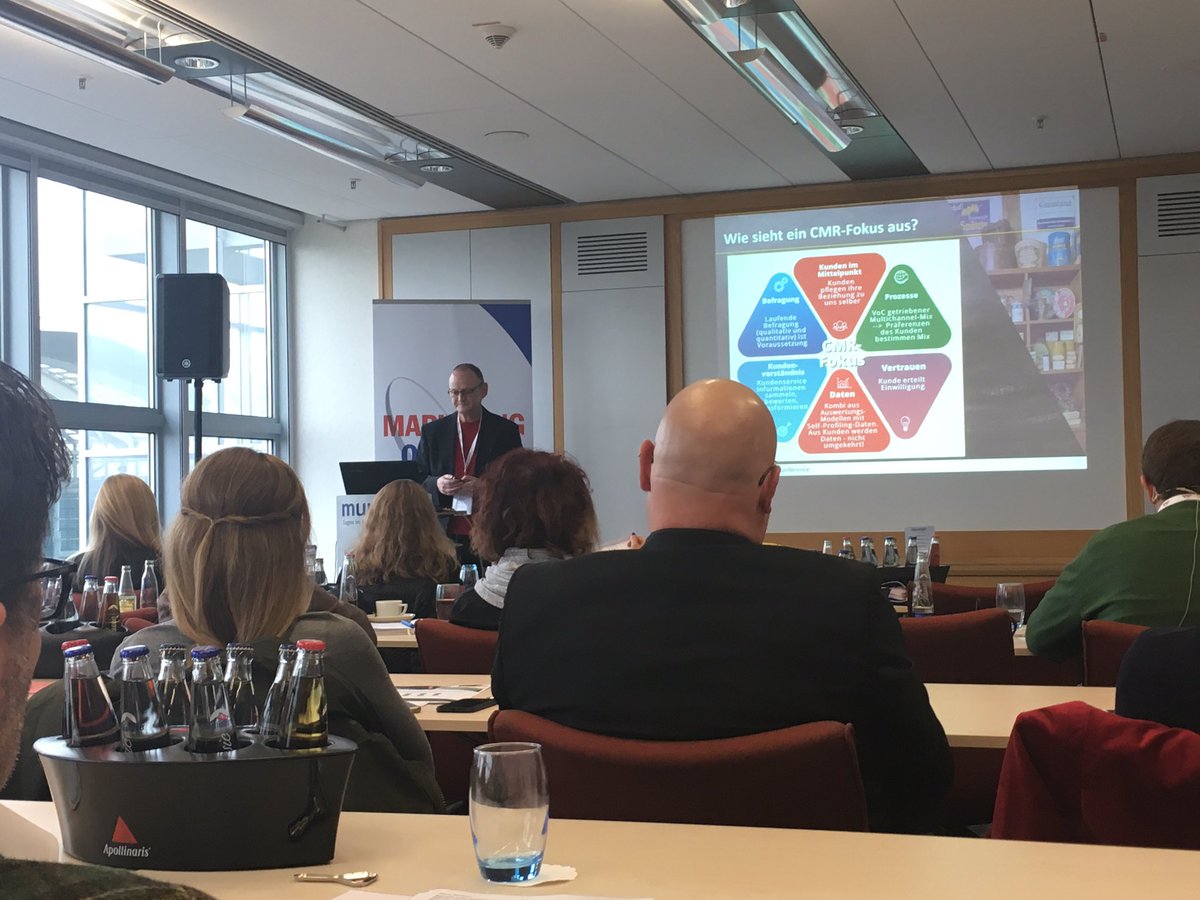M_on_T's tweet photo. Low Budget-Tipp von Gebi Bischoff (WebDirekt): Geben Sie dem Kunden eine Stimme & bauen Sie Vertrauen auf, um ihm eine bessere Customer Experience bieten zu können. #lbctipp #lbc18 #mot18 https://t.co/tbz2M8YsrP