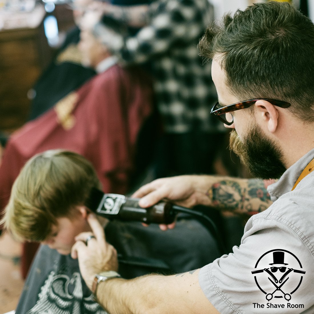 Early morning grind even on cold days!
theshaveroom.com
___________________________
#barber #barbers #barbergame #barbergang #barberlife #barbershop #barbershopconnect #barbero #barbering #barbernation #barberart #barberstyle #barberinctv #barberworld #barberlifestyle