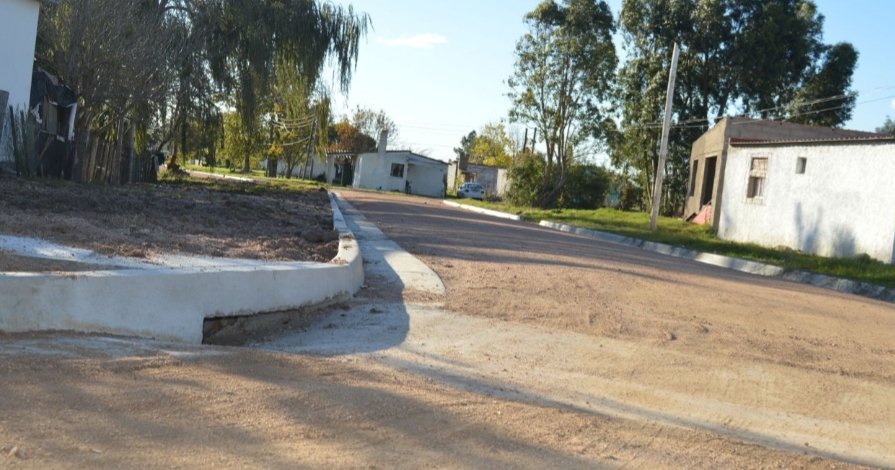 AndreaBrugman's tweet photo. #CortedeCinta Gestión Intendente de Florida @PajaroEnciso hoy inaugurando a las 16 hs, Obras de Drenaje Urbano en Mevir 1, 2 y 3 de Capilla del Sauce, de la mano del Intendente (I) y Equipo de Gobierno, las cosas se hacen, se valoran y se disfrutan. https://t.co/ZDcV9QsQNc
