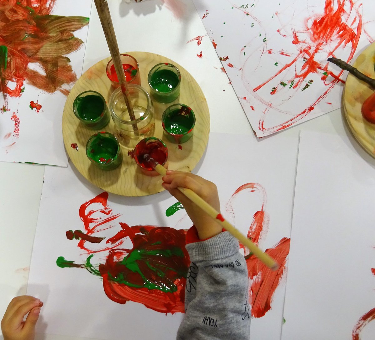 vic_educacio's tweet photo. 📷A l’Espai Familiar Municipal “El Remei” de #Vic infants, famílies i gent gran fem activitats conjuntes. Aprenem uns dels altres en un ambient de benestar, respecte i calidesa tot despertant il·lusions. Més informació 👉 https://t.co/z3z1BkZ2iM #EFMV https://t.co/5oMglGnecC