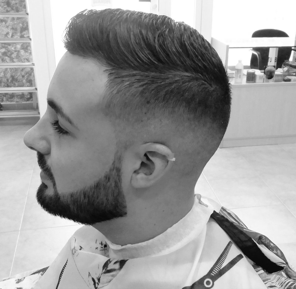 tu_barberia's tweet photo. Arregláte para estas fiestas por sólo 6€ en TU BARBERIA!!Estamos en C/Mayor n.4 bajo izquierda XIRIVELLA (VALENCIA)Te esperamos!!Abrimos festivos!! #BarberShop #Barberia #TuBarberia #Valencia #Peluqueria #CorteDePelo #Style #Estilista #Fade #MaquinaCortarPelo https://t.co/8eYZBIBshs