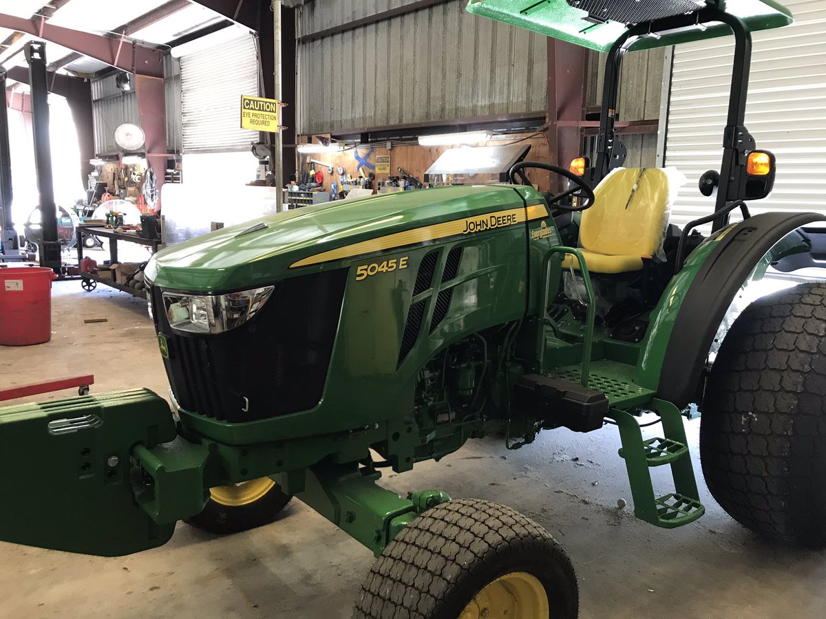 EvergladesJimL's tweet photo. First load of new #GreenIron for Spanish Wells Golf & CC. Thank you Jason, Matt and #BillyCasperGolf for the opportunity. 👍👍 @vccsupt @JohnDeere #EvergladesEquipmentGroup https://t.co/Ca9EJrWvRA