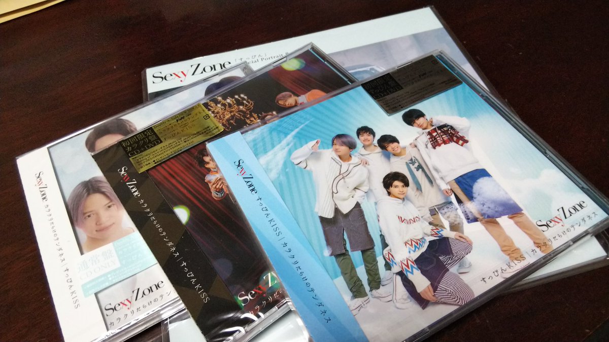 nyanarata's tweet photo. 3形態全部買うのも初めてだ！
タワレコってこんなレシートいただけるのね～。
折らないで渡してくれるやさしさに泣いたわ。
#NowPlaying️
#SexyZone
#カラクリだらけのテンダネス
#すっぴんKISS https://t.co/YU4HlJiRSU